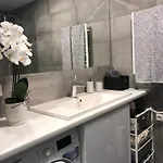 Cosy 1 Bedroom In The Heart Of Old Town With Parking Lejlighed