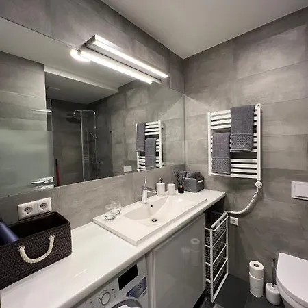 Cosy 1 Bedroom In The Heart Of Old Town With Parking *