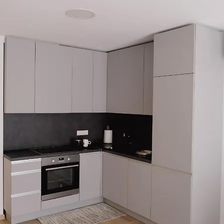 Cosy 1 Bedroom In The Heart Of Old Town With Parking Apartmán