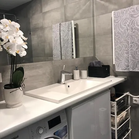 Cosy 1 Bedroom In The Heart Of Old Town With Parking Apartman