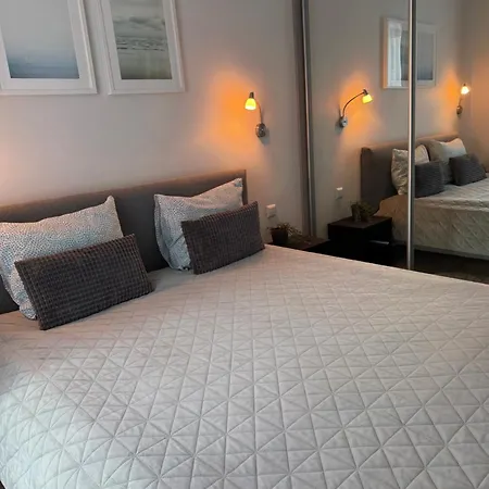 Cosy 1 Bedroom In The Heart Of Old Town With Parking Huoneisto