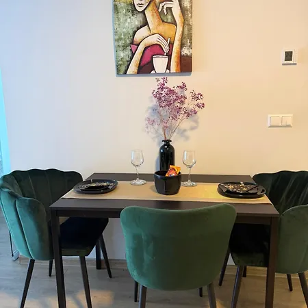 Cosy 1 Bedroom In The Heart Of Old Town With Parking Lägenhet