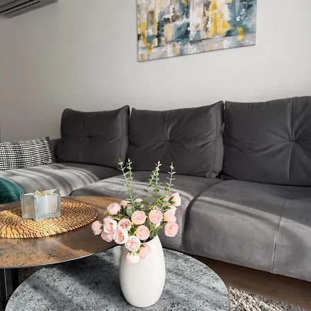 Cosy 1 Bedroom In The Heart Of Old Town With Parking *