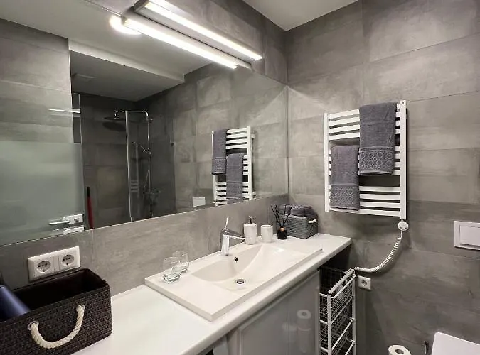 Cosy 1 Bedroom In The Heart Of Old Town With Parking *