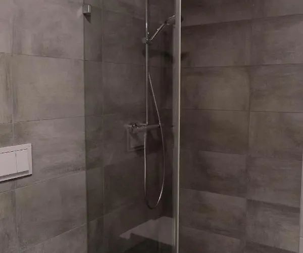 Cosy 1 Bedroom In The Heart Of Old Town With Parking דירה קובנה