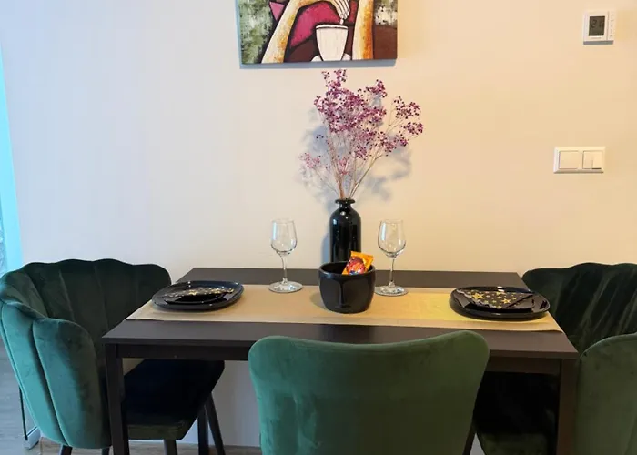 Cosy 1 Bedroom In The Heart Of Old Town With Parking דירה