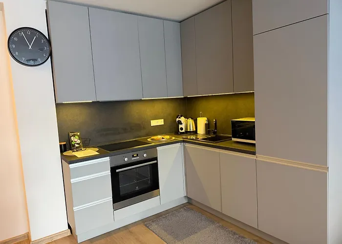 Cosy 1 Bedroom In The Heart Of Old Town With Parking דירה