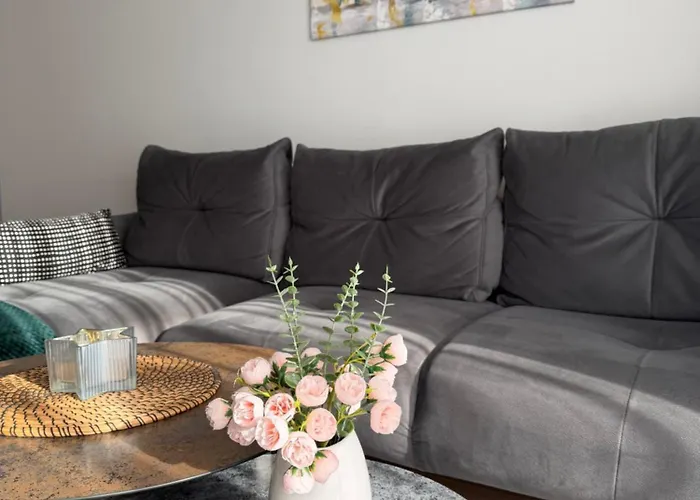 Cosy 1 Bedroom In The Heart Of Old Town With Parking *